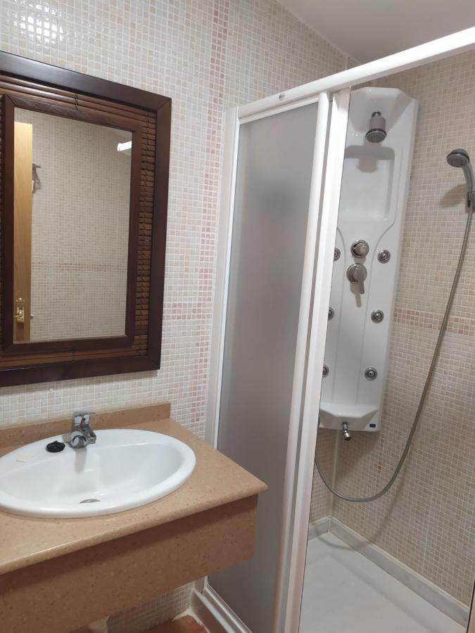 Hostal Restaurante Bustos Villarrubio Dış mekan fotoğraf