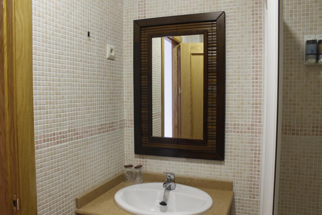 Hostal Restaurante Bustos Villarrubio Dış mekan fotoğraf
